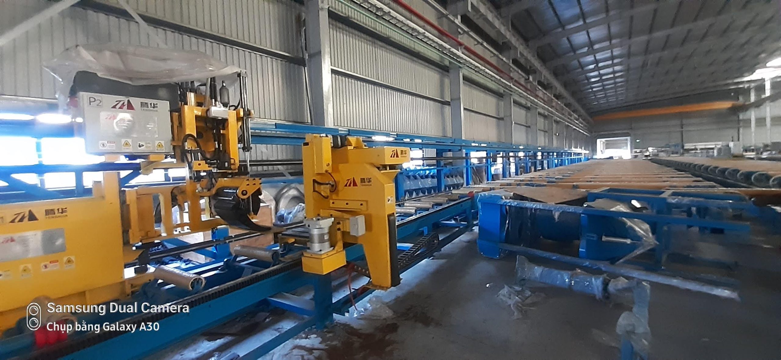 Máy kéo trong dây chuyền đùn nhôm